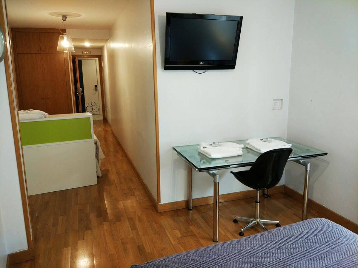 Hotel Ofi La Corogne Extérieur photo